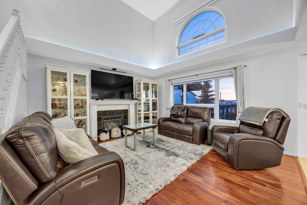 60 Tuscarora Way NW, Calgary — photo 5 of 35