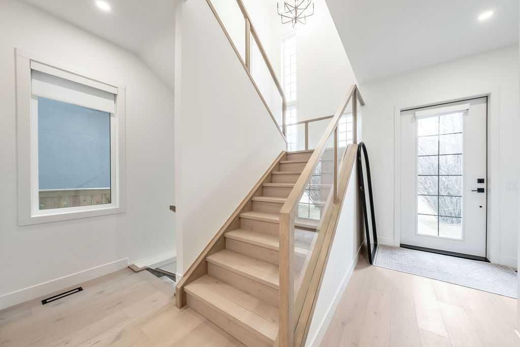 2024 50 Avenue SW, Calgary — photo 3 of 35