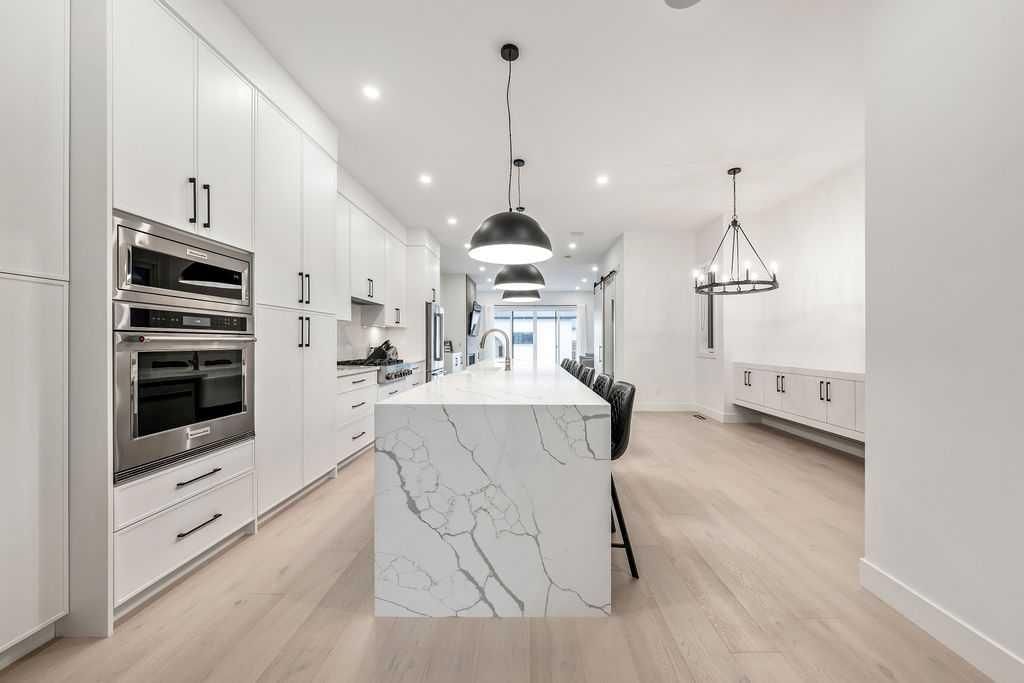 2024 50 Avenue SW, Calgary — photo 5 of 35