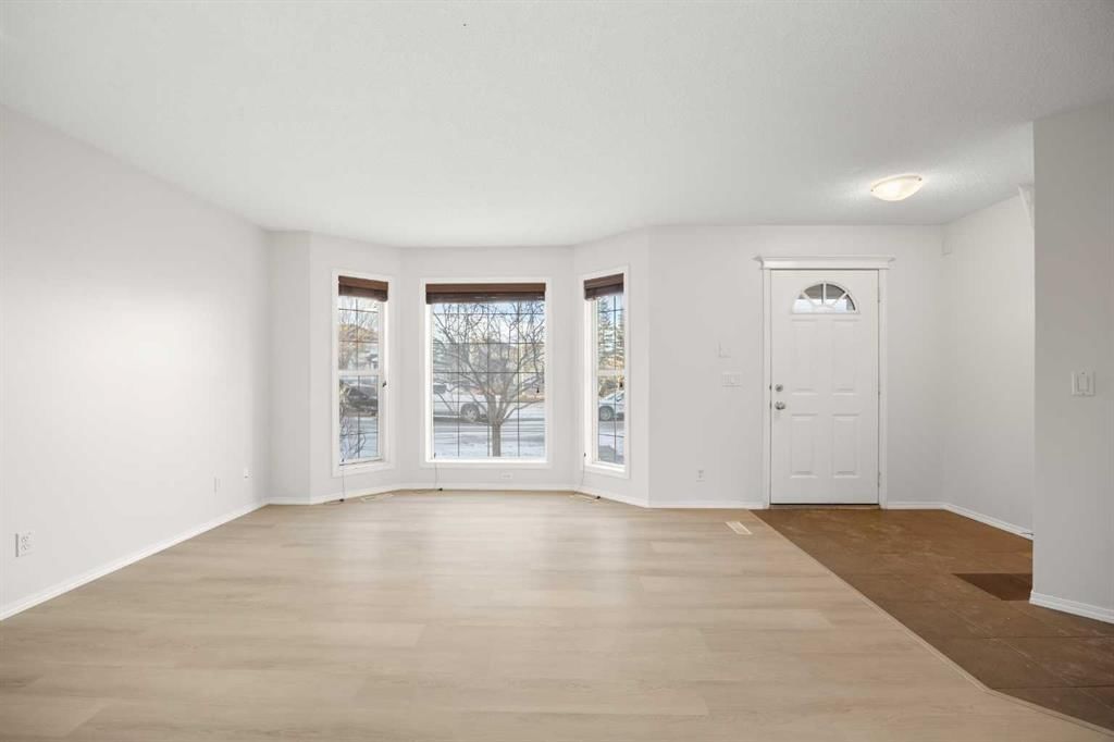 13 Coville Gardens NE, Calgary — photo 4 of 29