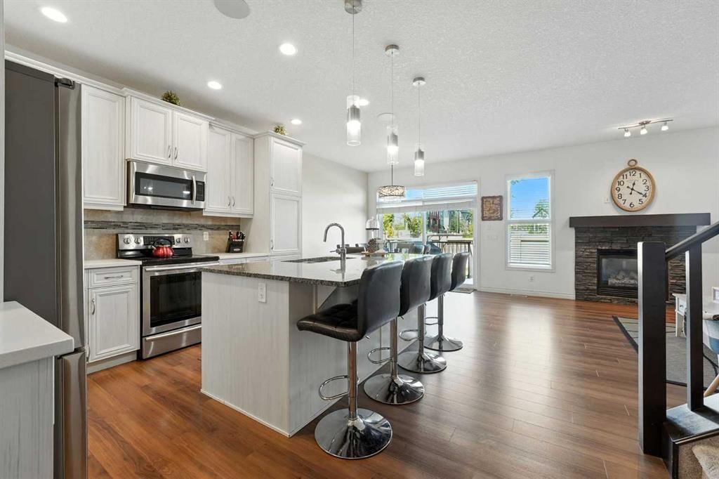 57 Evansglen Mews NW, Calgary — main listing photo