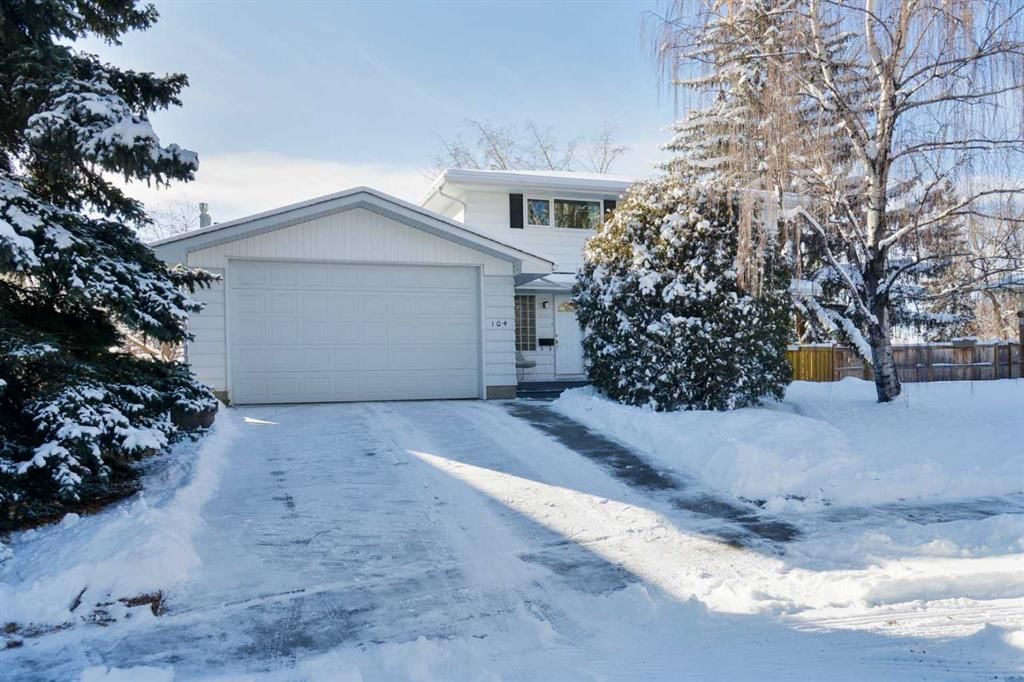 104 Dalgleish Bay NW, Calgary — main listing photo
