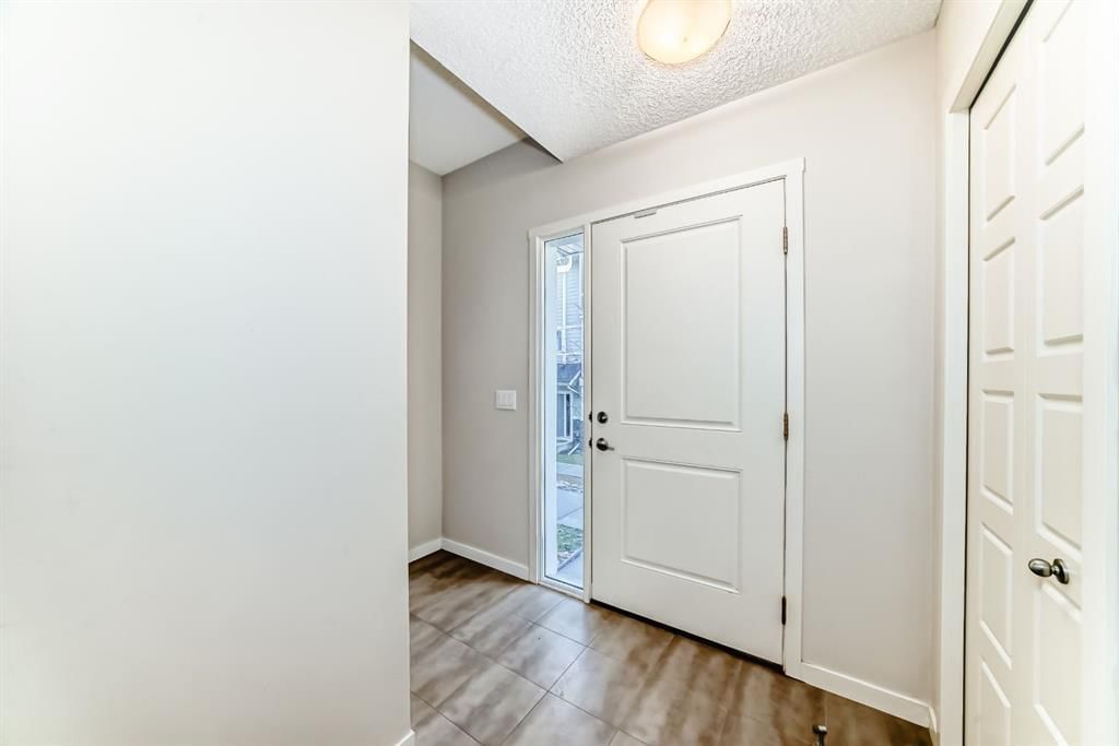 409 NOLANLAKE Villas NW, Calgary — photo 2 of 35