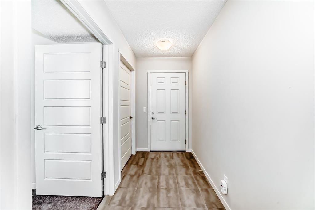 409 NOLANLAKE Villas NW, Calgary — photo 3 of 35