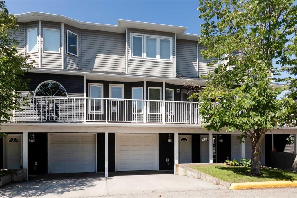 378 Regal Park NE, Calgary — photo 2 of 26