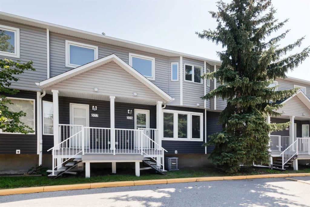 378 Regal Park NE, Calgary — photo 3 of 26