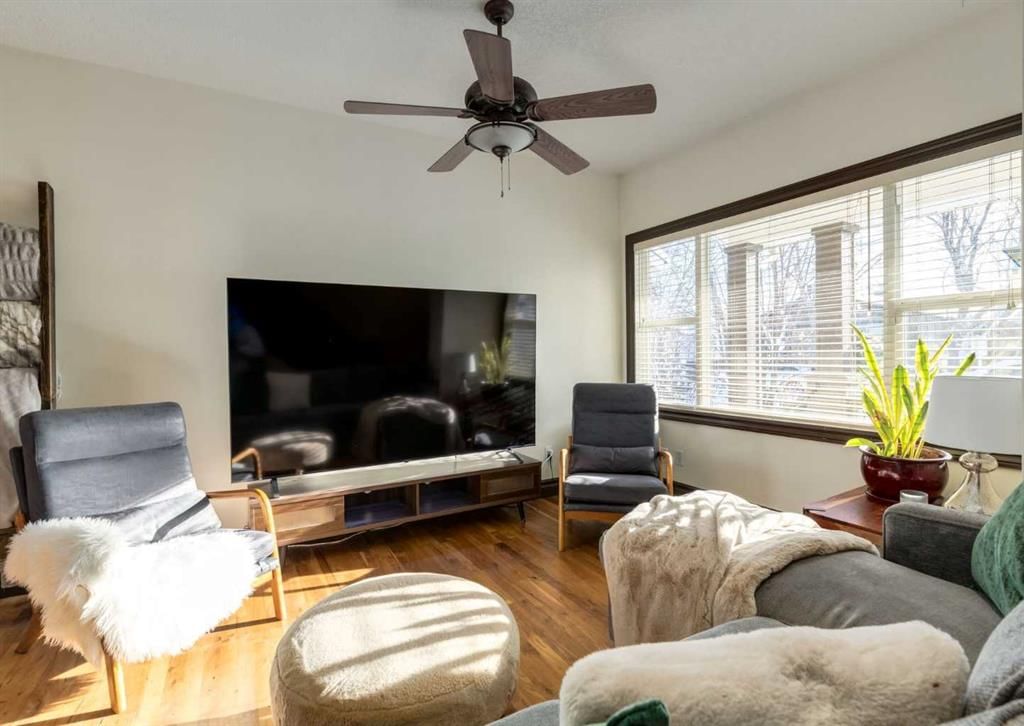 130B 21 Avenue NE, Calgary — photo 3 of 50