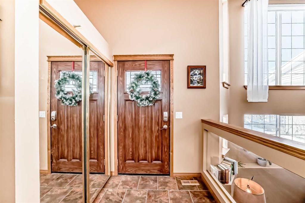 203 Hidden Spring Green NW, Calgary — photo 3 of 50