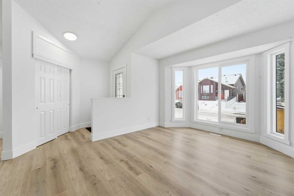 79 Martinview Crescent NE, Calgary — photo 4 of 31