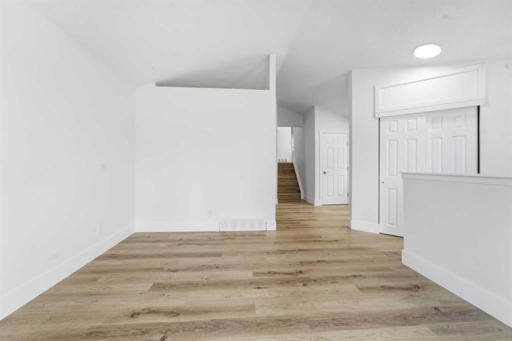 79 Martinview Crescent NE, Calgary — photo 5 of 31