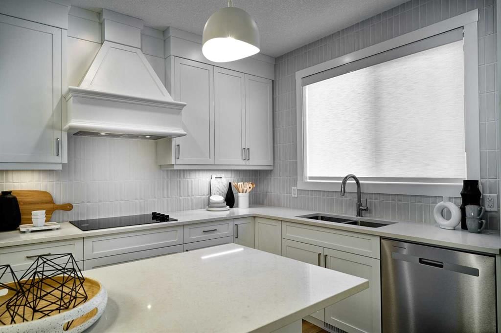 15353 1 Street NW, Calgary — photo 3 of 24