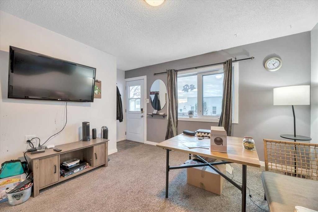 7608 22A Street SE, Calgary — photo 4 of 29