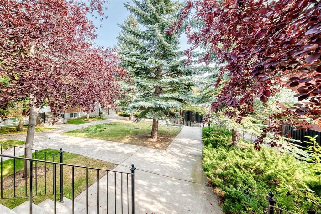 84 Inverness Square SE, Calgary — photo 5 of 27