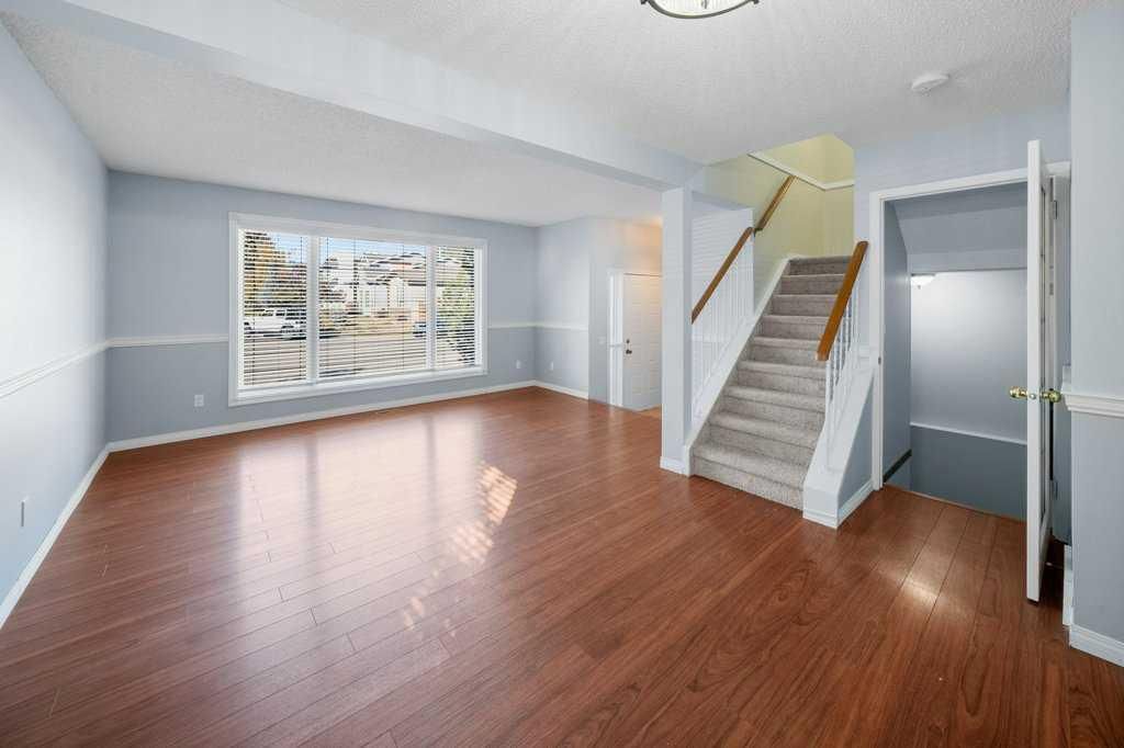 108 Woodborough Crescent SW, Calgary — photo 4 of 50