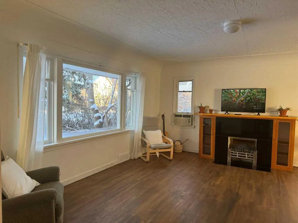 2912 21 Avenue SW, Calgary — photo 4 of 28