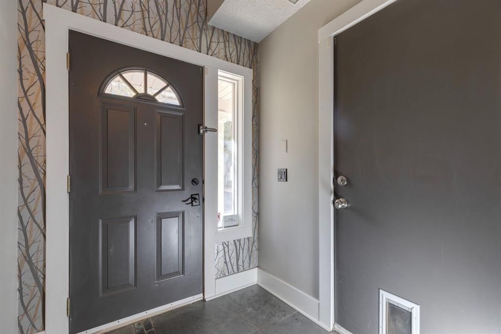 246 Christie Park Mews SW, Calgary — photo 3 of 41