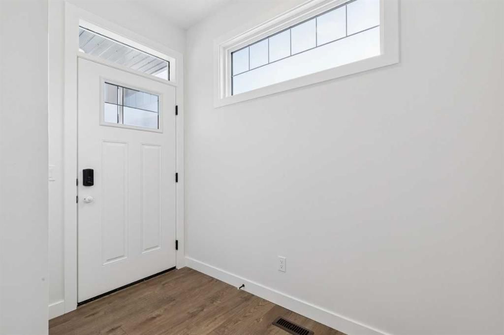 136 Versant Point SW, Calgary — photo 3 of 32