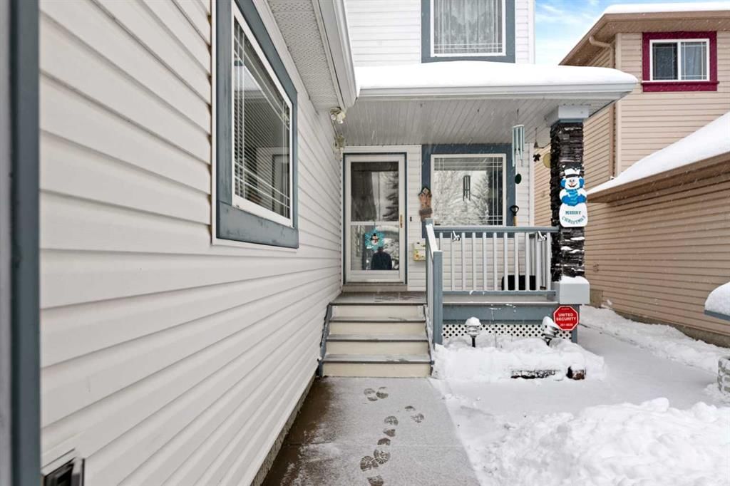 158 Somerglen Road SW, Calgary — photo 4 of 33