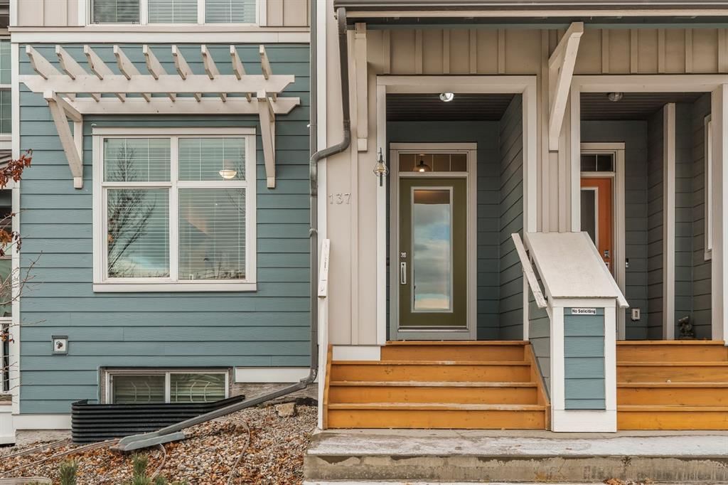 137 Mahogany Drive SE, Calgary — photo 3 of 40