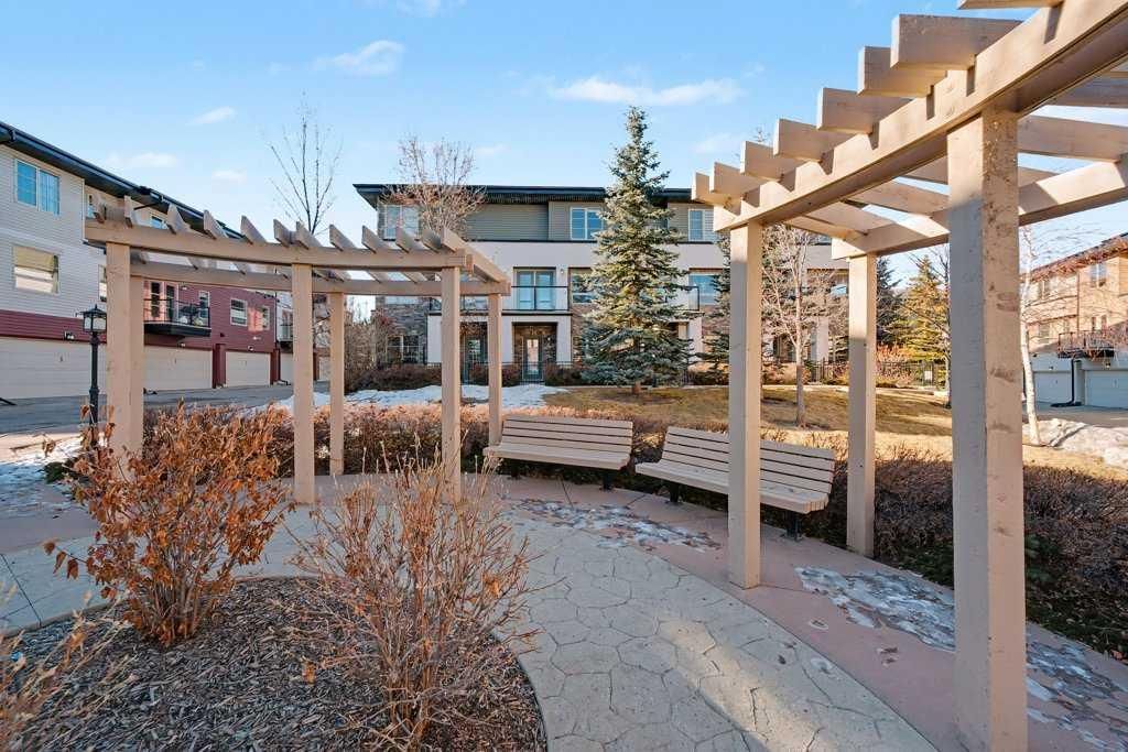 14 Aspen Hills Terrace SW, Calgary — photo 4 of 33