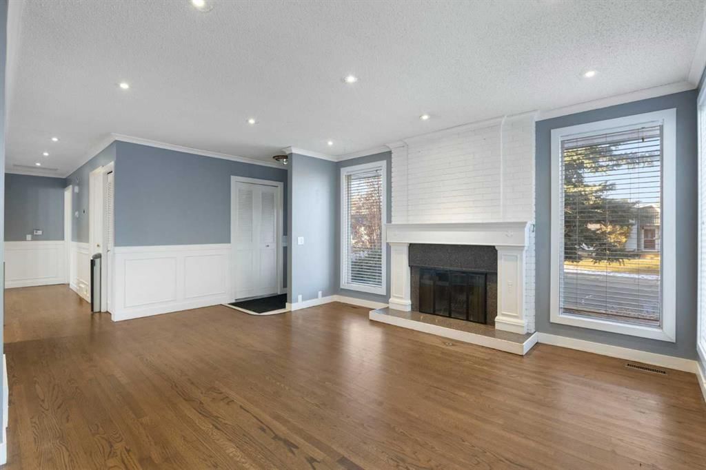 159 Brookgreen Drive SW, Calgary — photo 4 of 40
