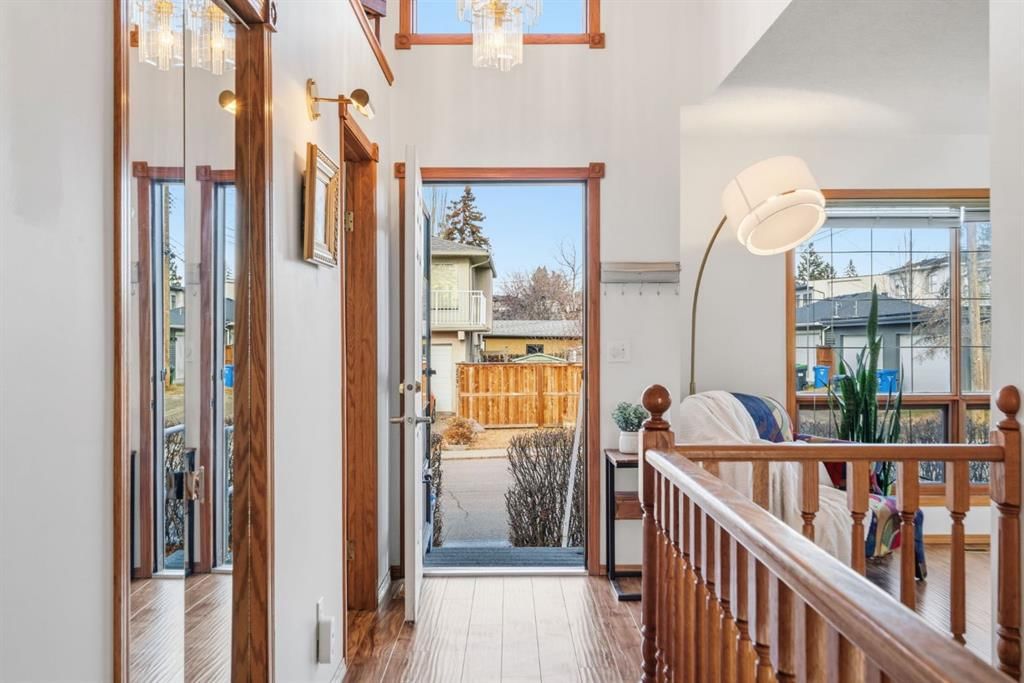 4507 37 Avenue SW, Calgary — photo 3 of 50