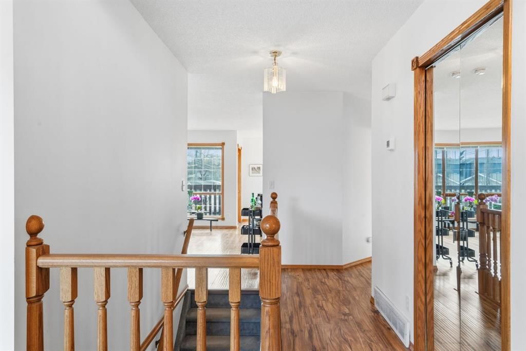 4507 37 Avenue SW, Calgary — photo 5 of 50
