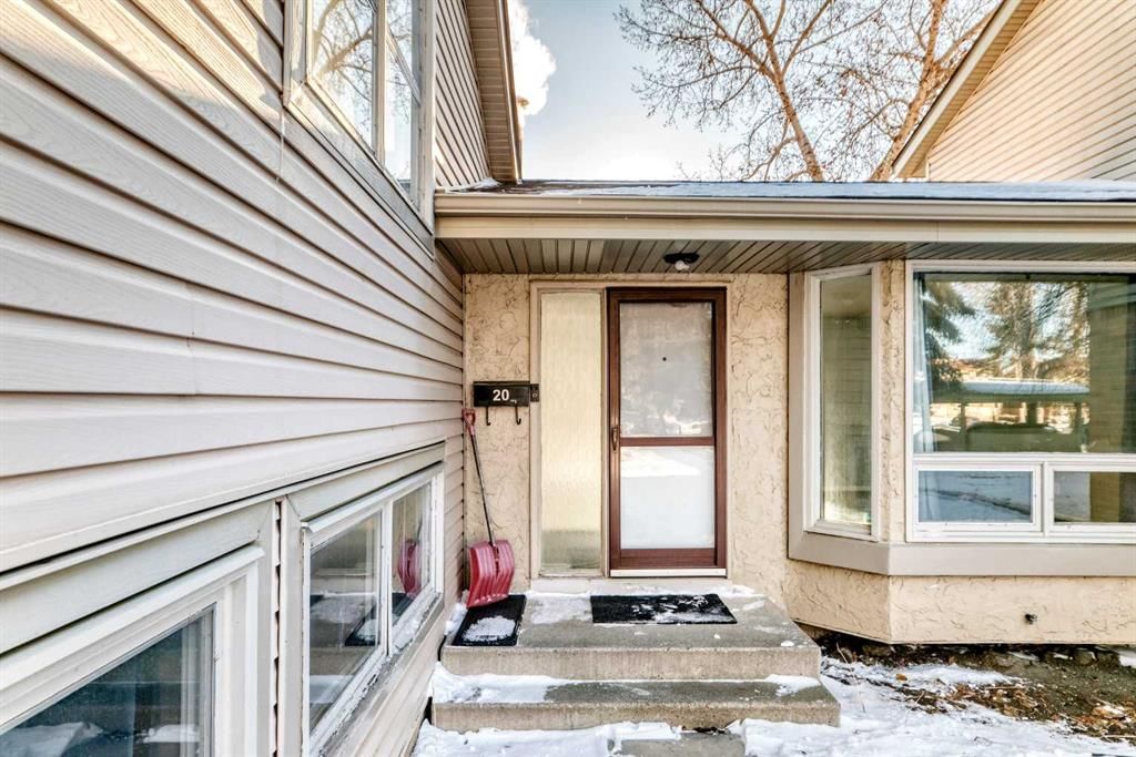 20, 123 Queensland Drive SE, Calgary — photo 2 of 44