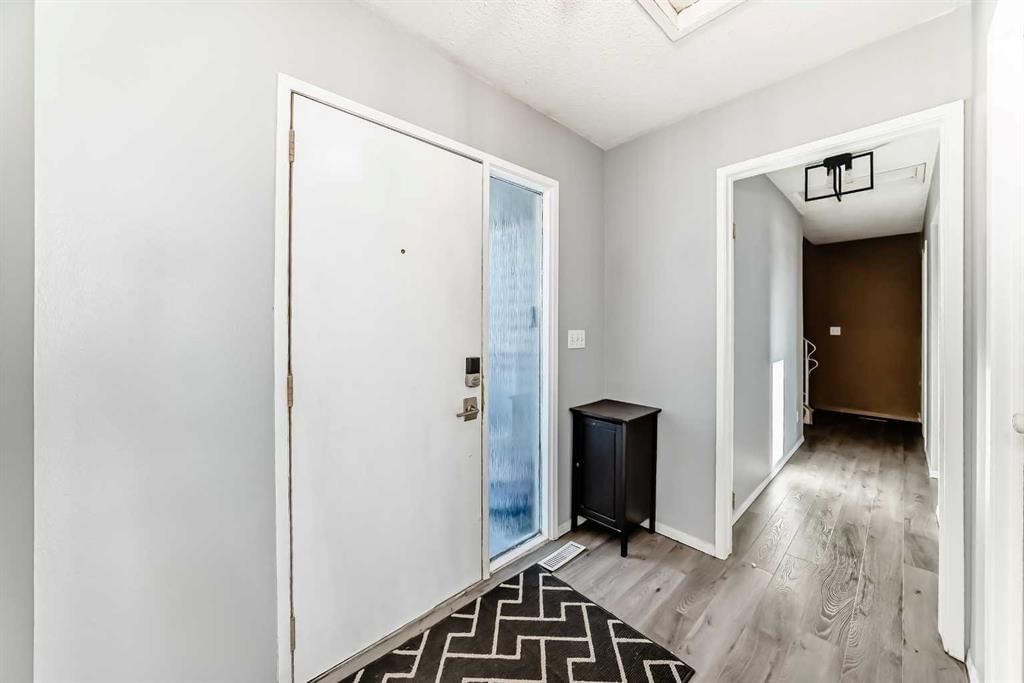 20, 123 Queensland Drive SE, Calgary — photo 3 of 44