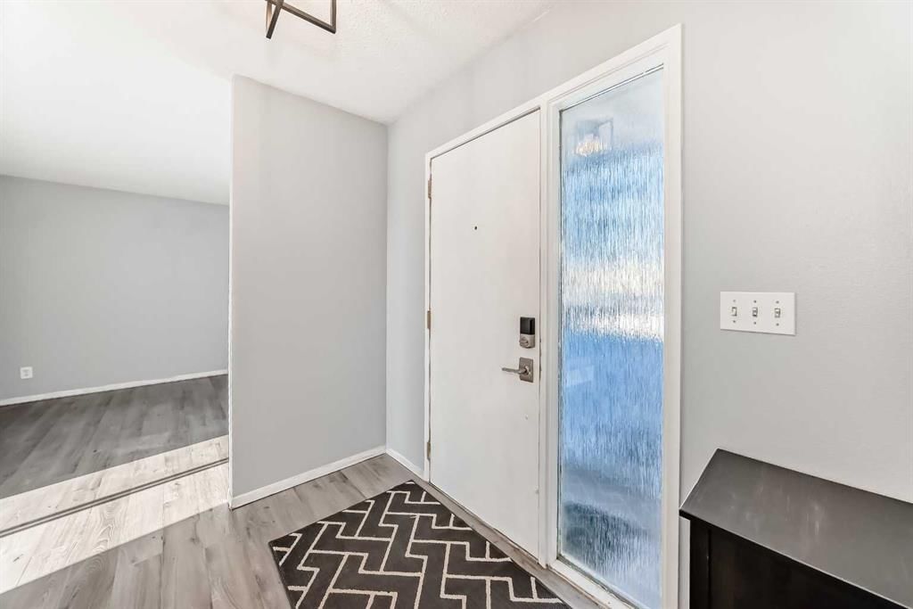 20, 123 Queensland Drive SE, Calgary — photo 4 of 44