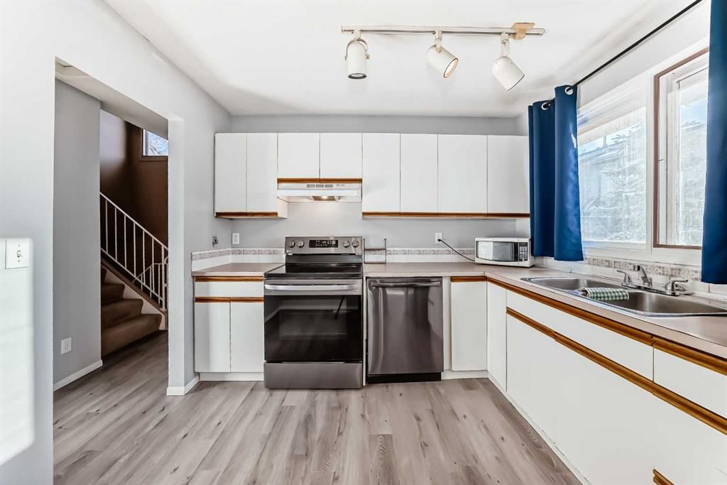 20, 123 Queensland Drive SE, Calgary — photo 5 of 44