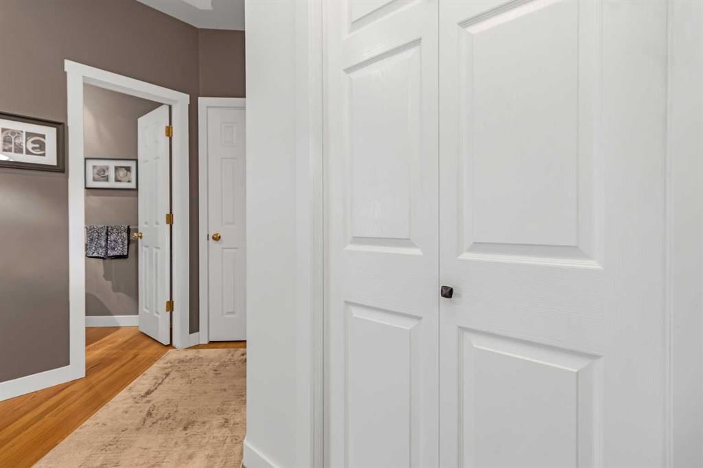 28 Prominence View SW, Calgary — photo 5 of 45
