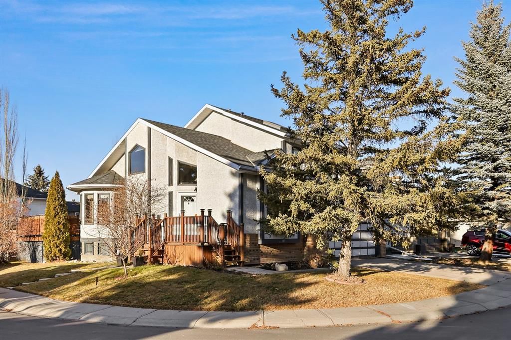 123 Mckerrell Crescent SE, Calgary — photo 2 of 20