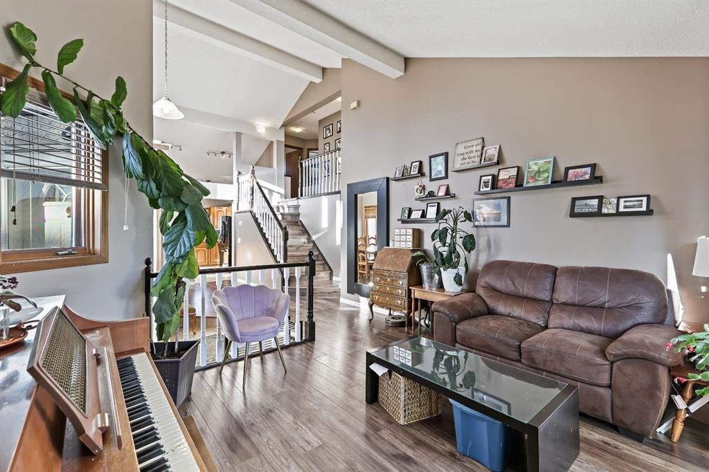 123 Mckerrell Crescent SE, Calgary — photo 5 of 20