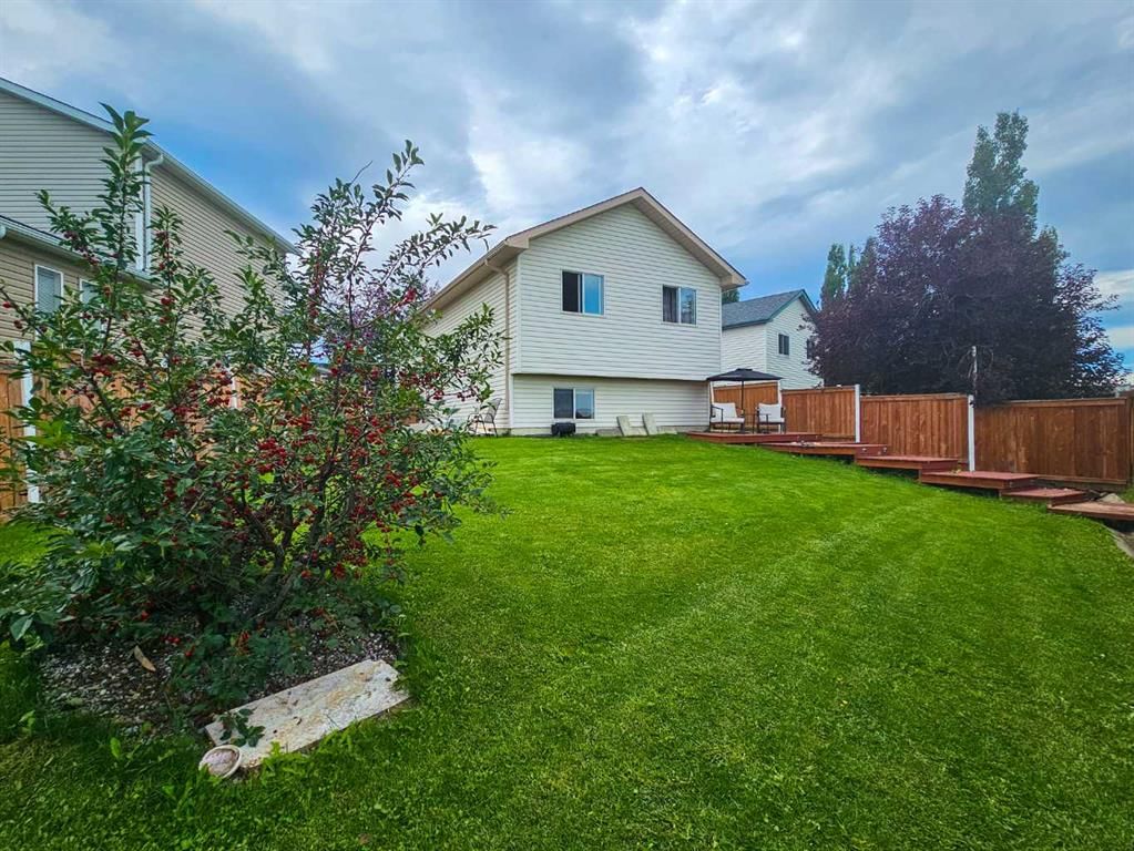 94 Hidden Spring Green NW, Calgary — photo 2 of 34