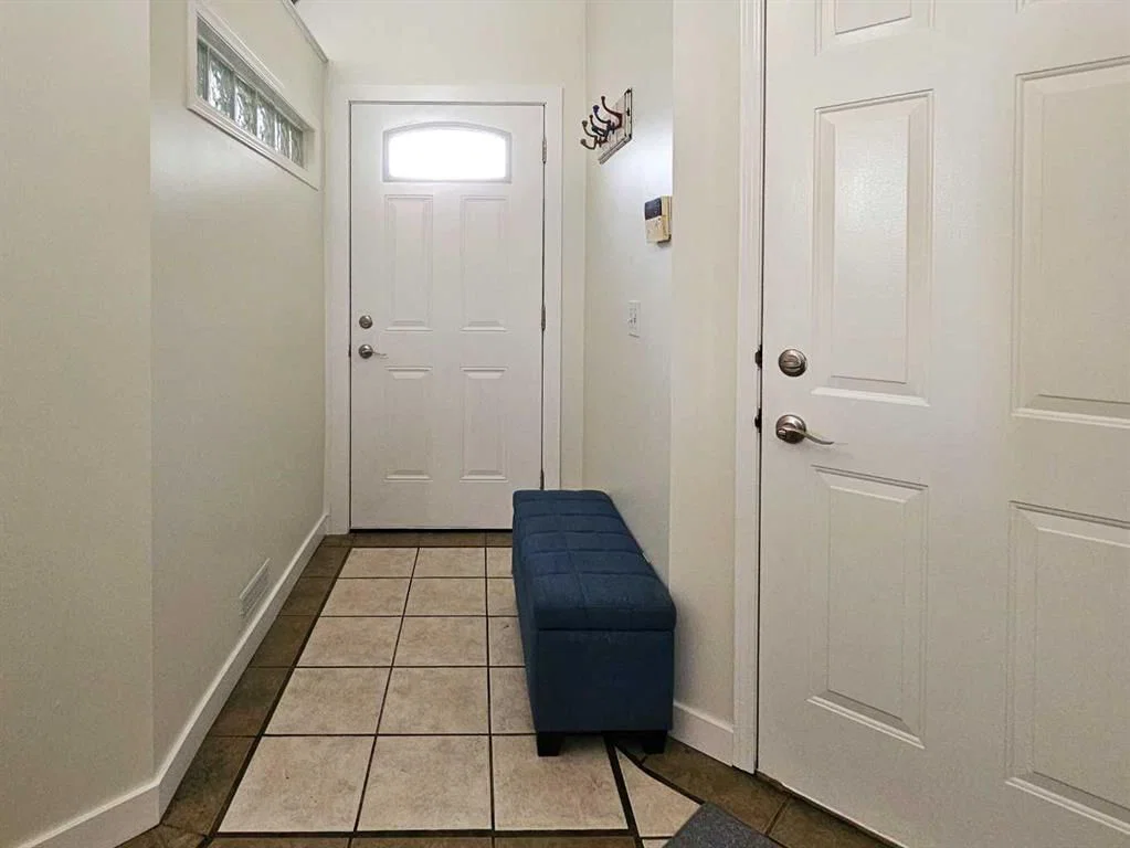 94 Hidden Spring Green NW, Calgary — photo 3 of 34