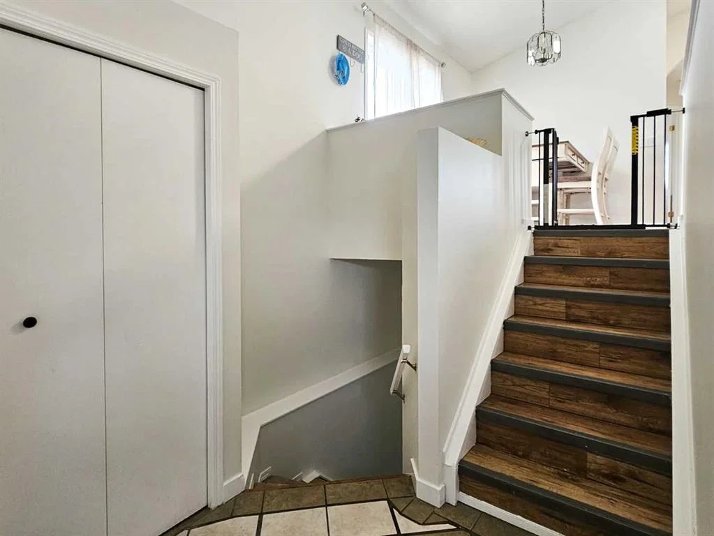 94 Hidden Spring Green NW, Calgary — photo 4 of 34