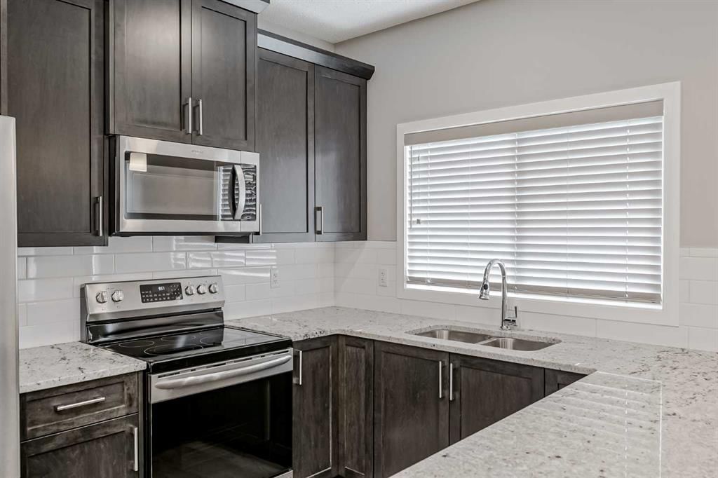 170 Carringvue Park NW, Calgary — photo 3 of 45