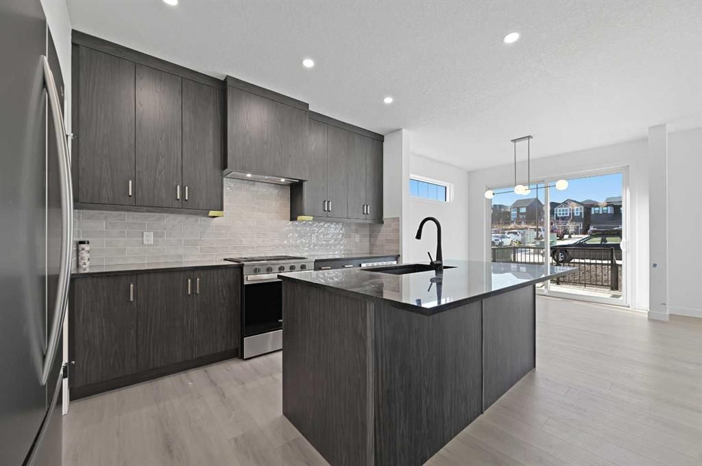 264 Edith Place NW, Calgary — photo 4 of 15