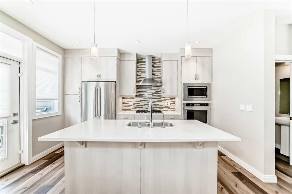 209 Wentworth Row SW, Calgary — photo 4 of 46
