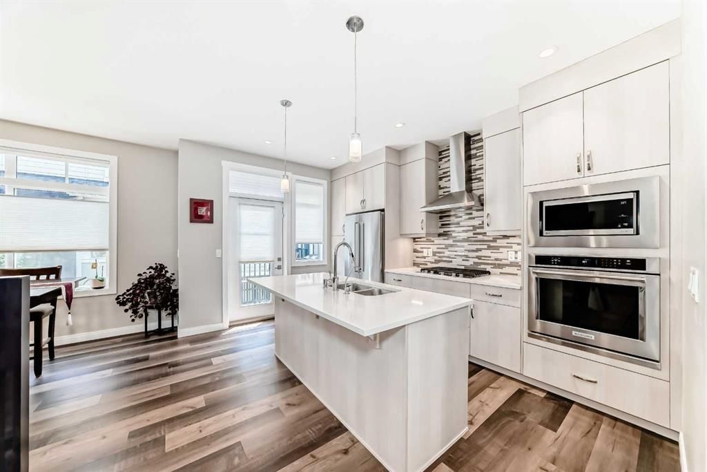 209 Wentworth Row SW, Calgary — photo 5 of 46