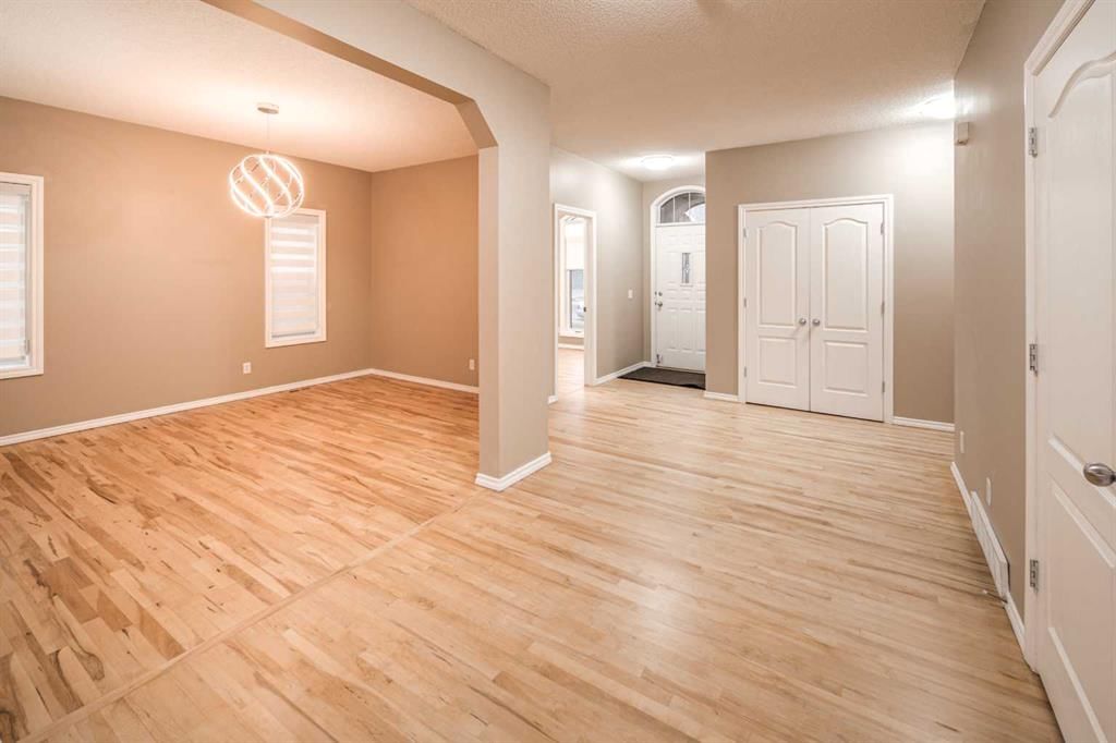 18 HIDDEN CREEK Point NW, Calgary — photo 4 of 35