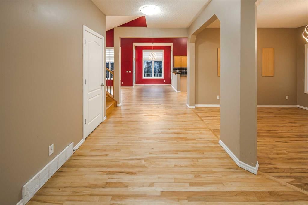 18 HIDDEN CREEK Point NW, Calgary — photo 5 of 35
