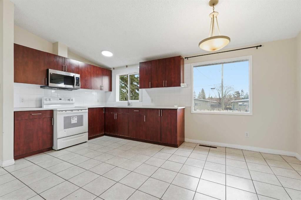 6316 Travois Crescent NW, Calgary — photo 5 of 28