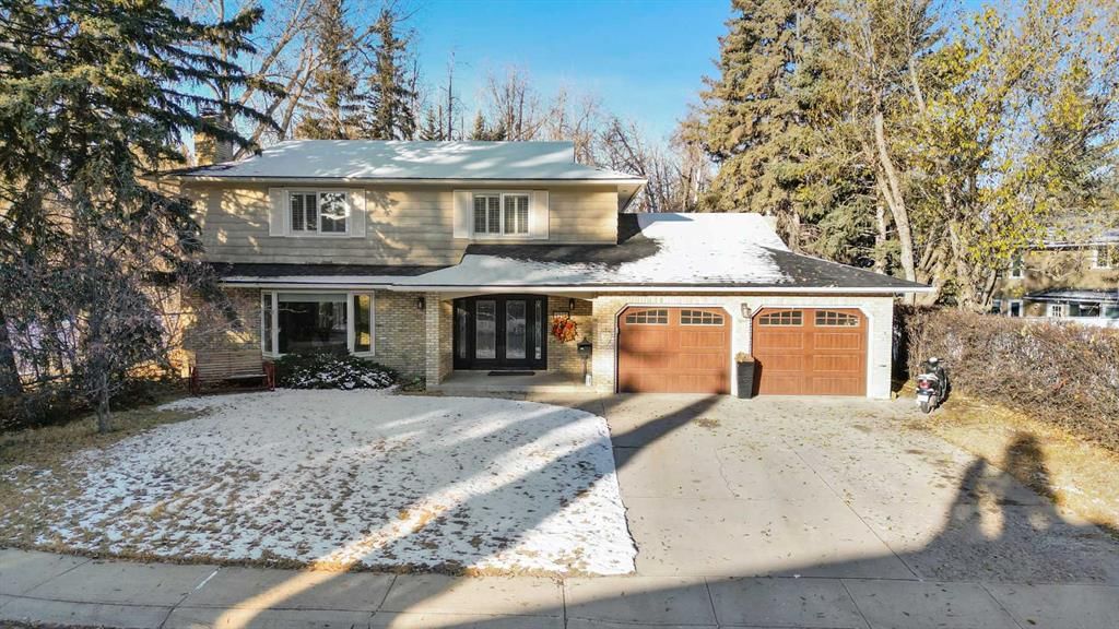 8907 Baylor Crescent SW, Calgary — main listing photo