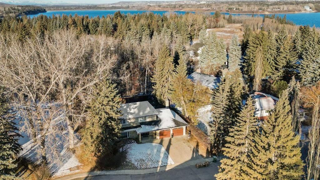 8907 Baylor Crescent SW, Calgary — photo 2 of 35