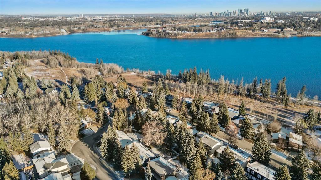8907 Baylor Crescent SW, Calgary — photo 3 of 35
