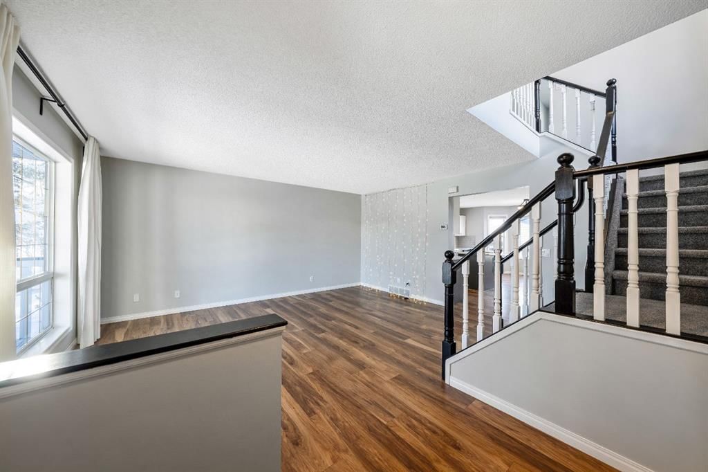 55 Mt Apex Green SE, Calgary — photo 3 of 46