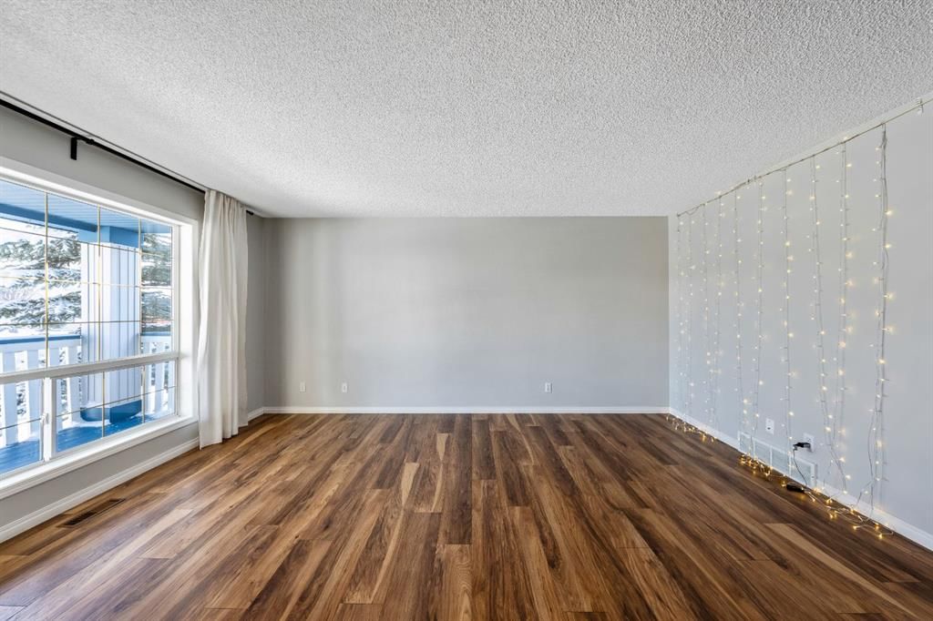 55 Mt Apex Green SE, Calgary — photo 4 of 46