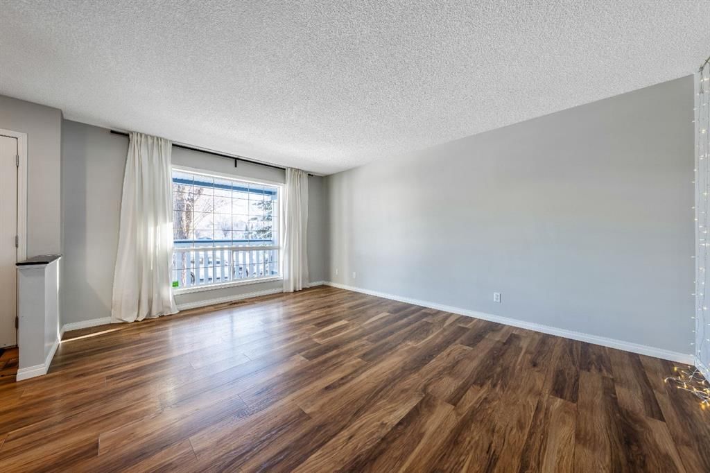 55 Mt Apex Green SE, Calgary — photo 5 of 46